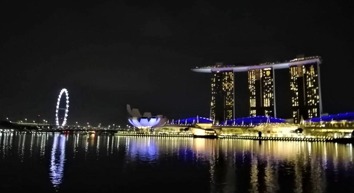 Night view of Singapore's iconic Marina Bay